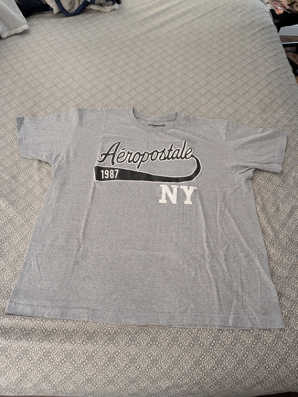 Aeropostale Light Gray & Black NY Graphic Tee